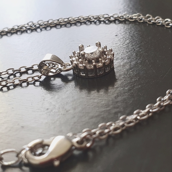 Classic Round Pendant Necklace - Picture 3 of 4